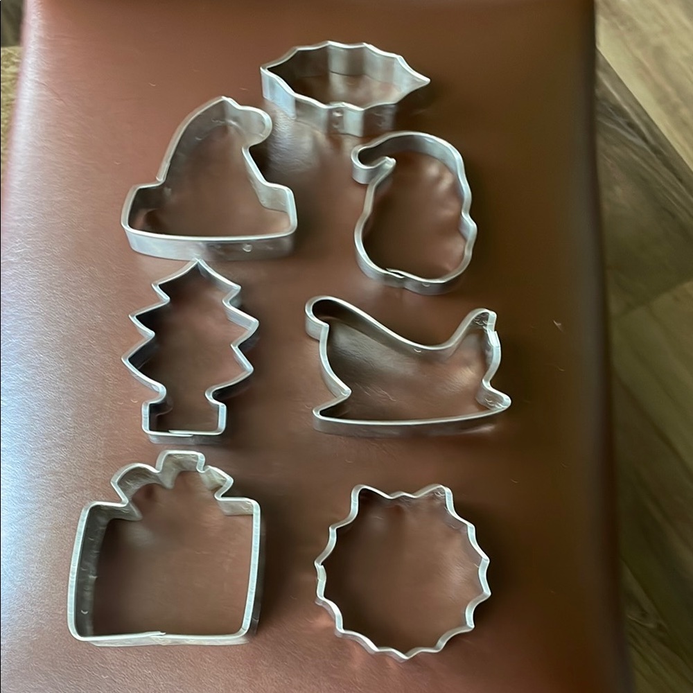 Set of 7 Metal Christmas Cookie Cutters